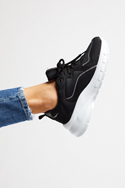 Sneakers - Black - Flat