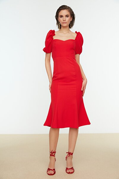 Kırmızı Yaka Detaylı Elbise TPRSS21EL0053