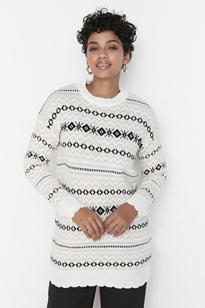 Sweater - Ecru - Fitted