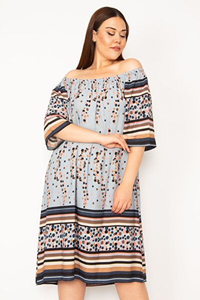 Große Größen in Kleid - Mehrfarbig - Basic
