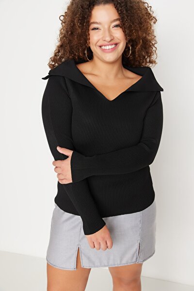 Plus Size Sweater - Black - Fitted