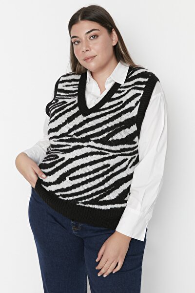 Plus Size Sweater Vest - Black - Regular fit