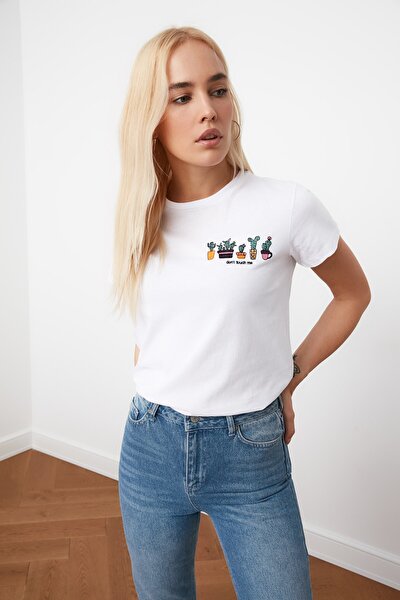 Beyaz Nakışlı Basic Örme T-Shirt TWOSS20TS0103