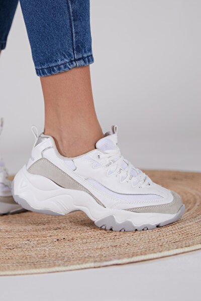 Sneakers - White - Flat