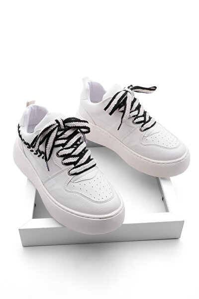 Sneaker - Weiß - Flacher Absatz