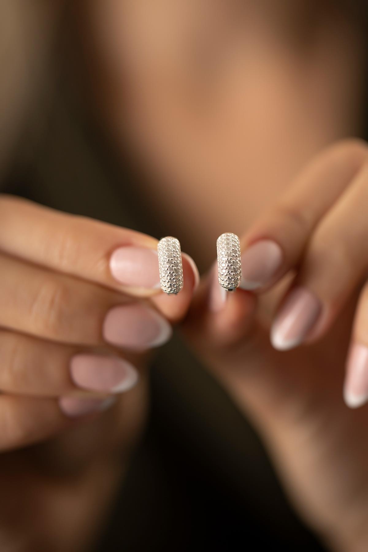 İzla Design Kadın Tamtur Model Zirkon Taşlı Gümüş İtalyan Küpe PKT-TLYSLVR0827
