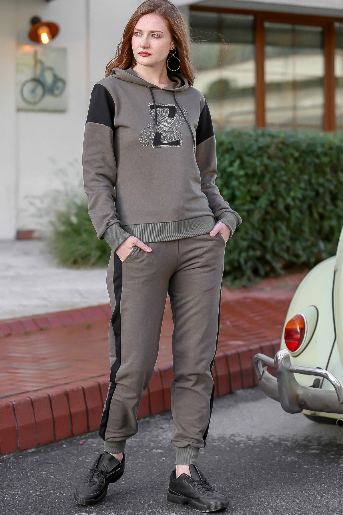 Chiccy Kadın Haki Casual Aplikeli Kristal Taş İşlemeli Üst Cep Detaylı Alt Eşofman Takım M10410000ES99941