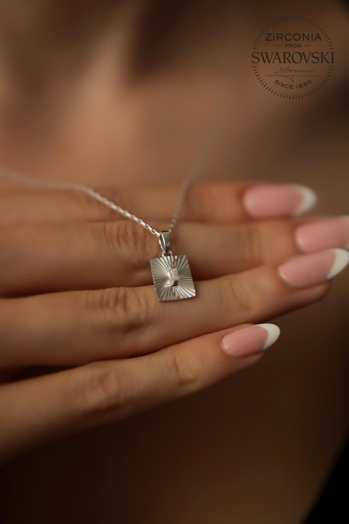 Ninova Silver Kadın Swarovski Taşlı Dikdörtgen Model Gümüş Kolye PKT-SBS0417