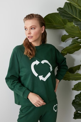 TrendyolMilla Zümrüt Yeşili Baskılı %100 Organik Pamuk Basic Reglan Kol Örme Sweatshirt TWOAW21SW0722