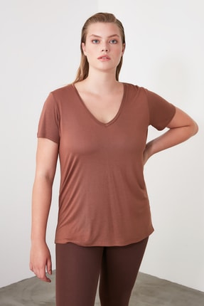 TrendyolMilla Kahverengi Viskon Karışımlı V Yaka Basic Örme T-Shirt TWOSS20TS0131