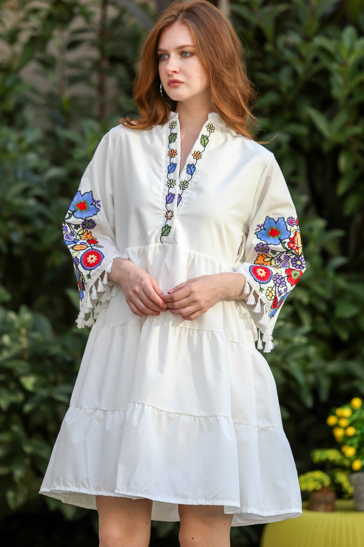 Chiccy Kadın Beyaz Bohem Yaka ve Kolları Çiçek Nakışlı Saçaklı Elbise M10160000EL96242