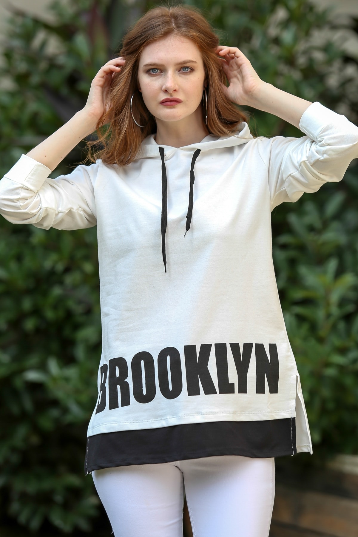 Chiccy Kadın Ekru Vintage Brooklyn Baskılı Kapüşonlu Sweat M10010700SW99340