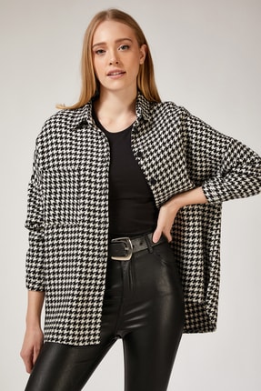 Happiness İst. Kadın Beyaz Siyah Kazayağı Desen Oversize Yünlü Kaşe Gömlek Ceket BH00300