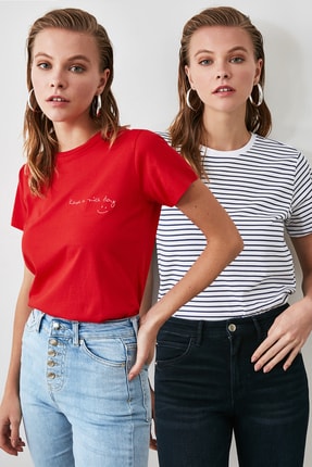 TrendyolMilla Kırmızı Nakışlı ve Siyah Beyaz Çizgili 2'li Paket Bisiklet Yaka Basic Örme T-Shirt TWOAW21TS0076