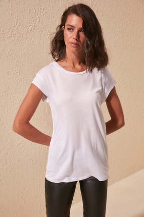 TrendyolMilla Beyaz Viskon Karışımlı Bisiklet Yaka Ay Kol Örme T-Shirt TWOSS20TS0136