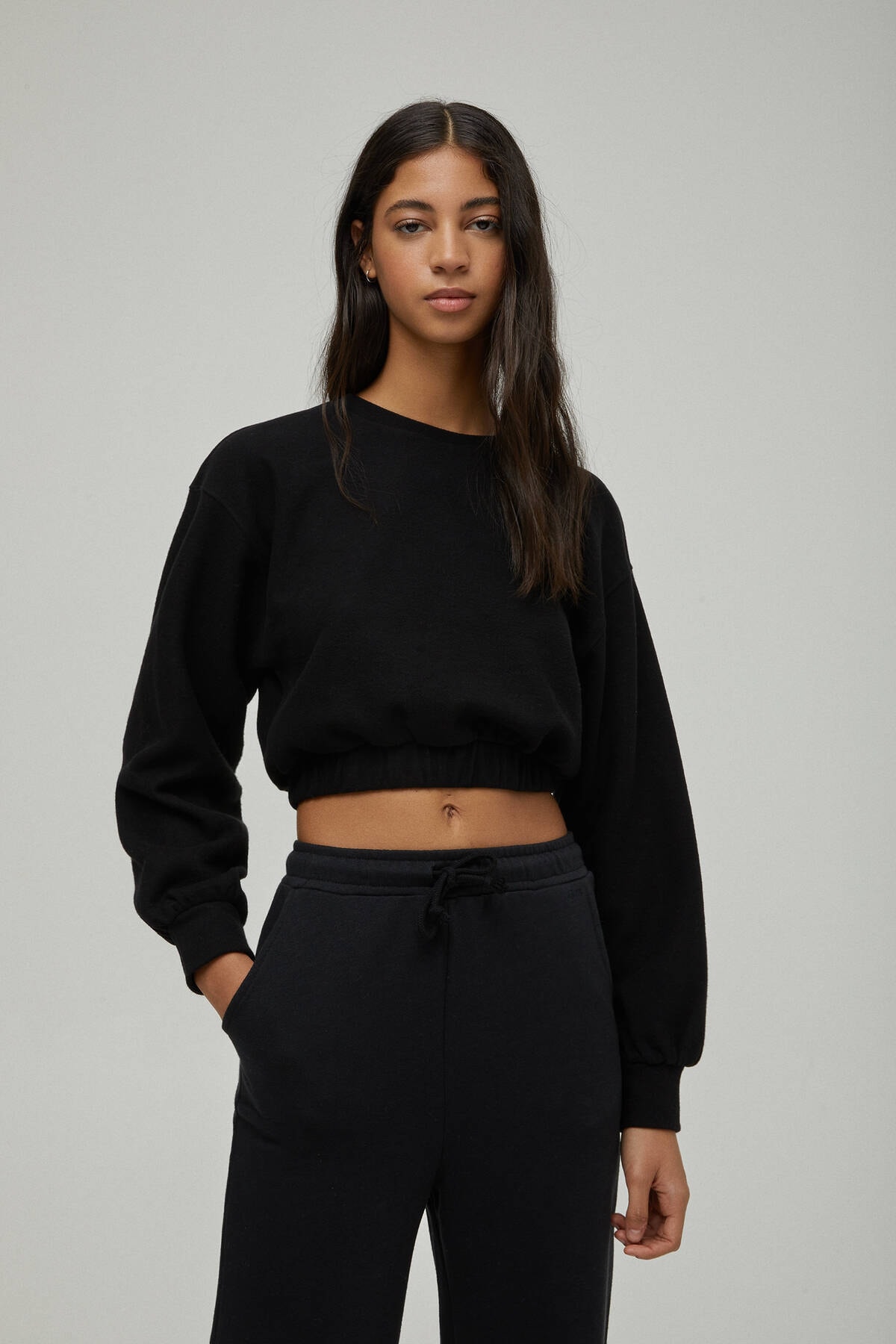 Pull & Bear Kadın Siyah Elastik Kenarlı Yumuşak Dokulu Sweatshirt 04591322