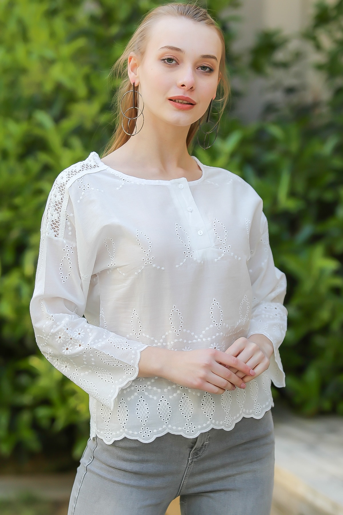 Chiccy Kadın Beyaz Bohem Omuzları Dantel Ve Düğme Detaylı Fisto Etek Ucu Dilimli Bluz M10010200Bl96282