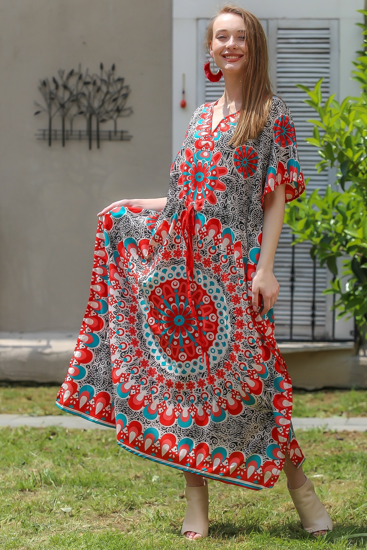 Chiccy Kadın Nil Yeşili-Turuncu Retro Desenli V Yaka Beli Büzgü Detaylı Oversize Elbise M10160000El96858