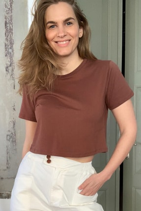 TrendyolMilla Kahverengi %100 Pamuk Bisiklet Yaka Crop Örme T-Shirt TWOSS20TS0135