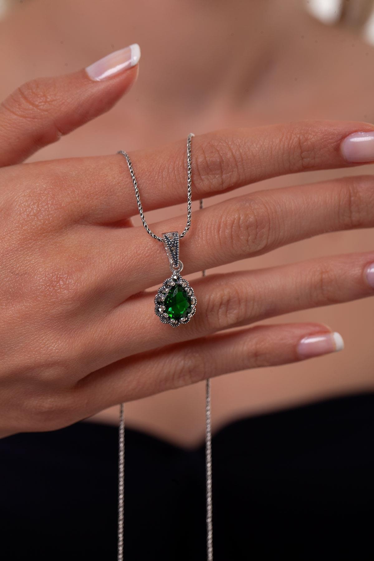 Ninova Silver Kadın Damla Model Zümrüt ve Markazit Taşlı Gümüş Kolye NNVSLVR03017