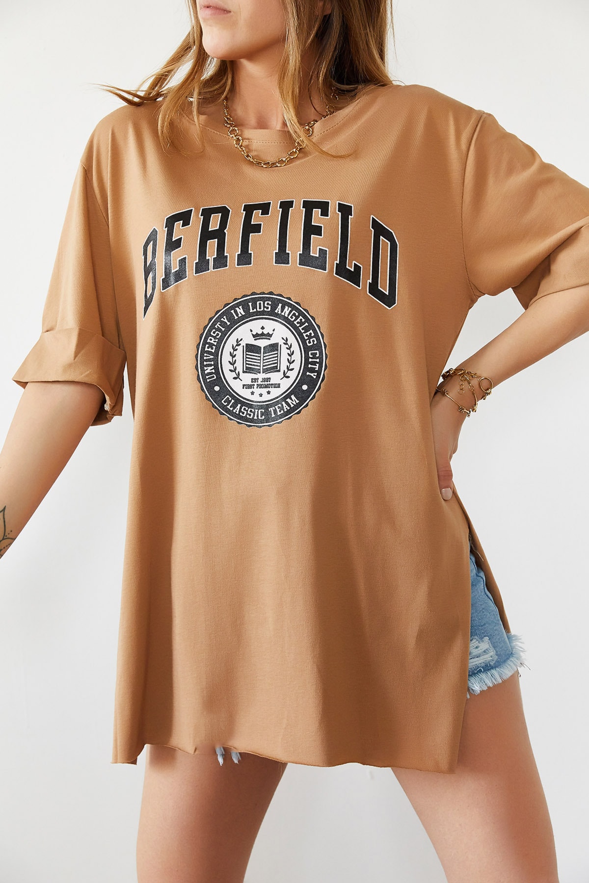 Xhan Kadın Bisküvi Rengi Berfield Baskılı Yırtmaçlı Boyfriend Tişört 0YXK1-43905-16 8699443905161