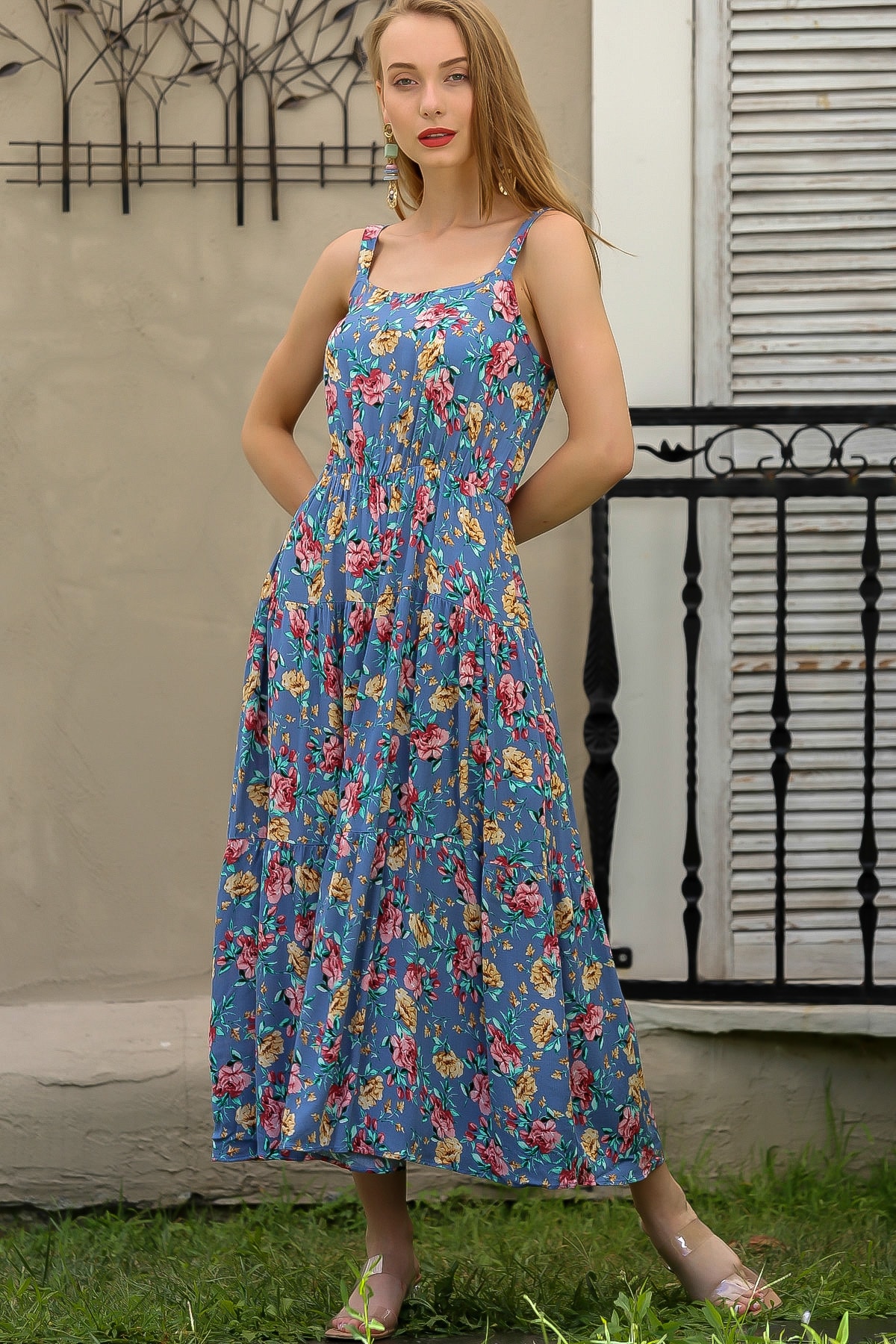 Chiccy Kadın Mavi Vintage Çiçek Desenli Ayarlanabilir Askılı Beli Büzgü Detaylı Elbise M10160000EL96445