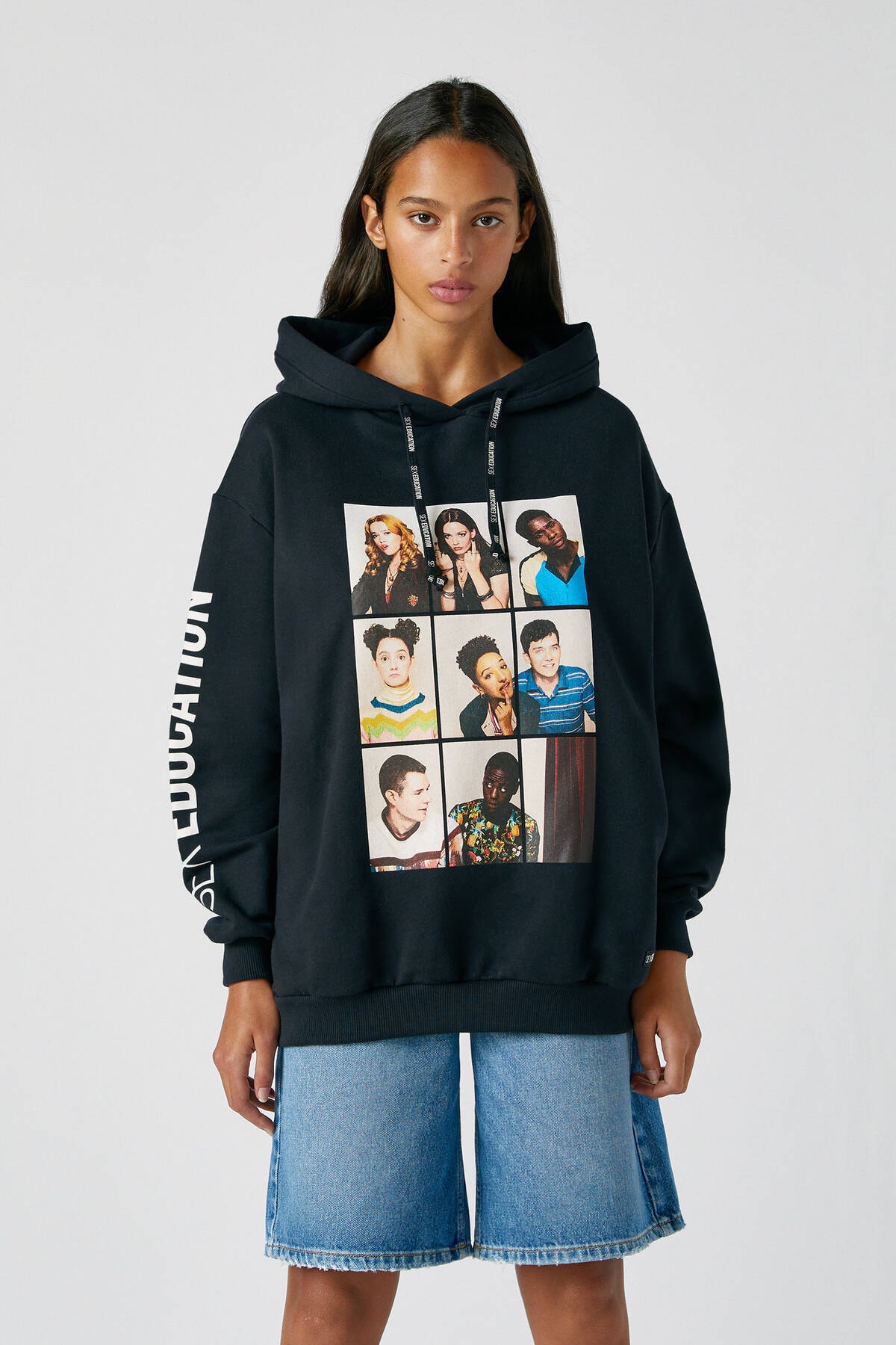 Pull & Bear Kadın Siyah Karakterli Sex Education X Pull&Bear Siyah Sweatshirt 09594318